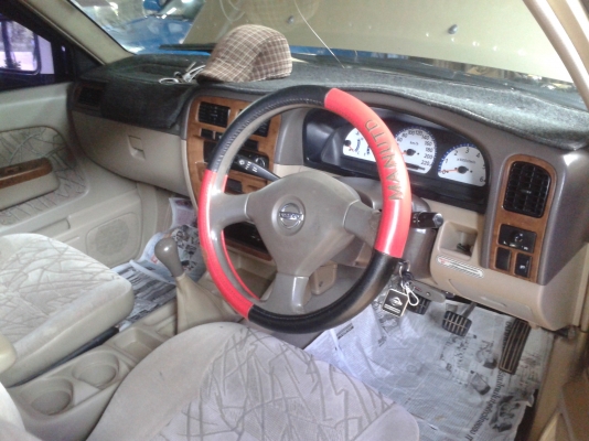 นิสสันรถสวยพร้อมใช้เครื่องดีเอกสารทะเบียนพร้อมรถปี่ 2548