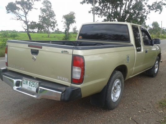 นิสสันรถสวยพร้อมใช้เครื่องดีเอกสารทะเบียนพร้อมรถปี่ 2548