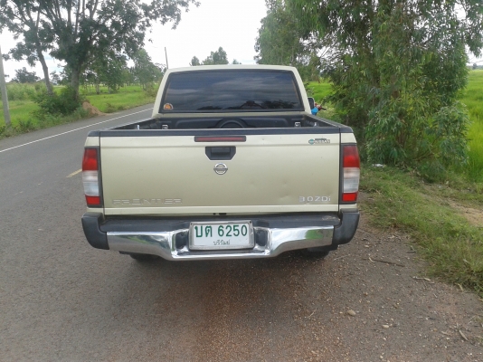 นิสสันรถสวยพร้อมใช้เครื่องดีเอกสารทะเบียนพร้อมรถปี่ 2548