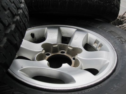 แม็กโตโยต้า D4D + ยาง 31 ทั้งชุด 9,000-