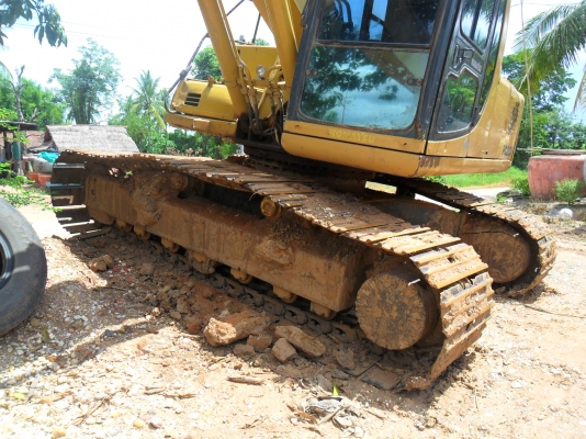 โคมัสสุ PC 200 รุ่น 6