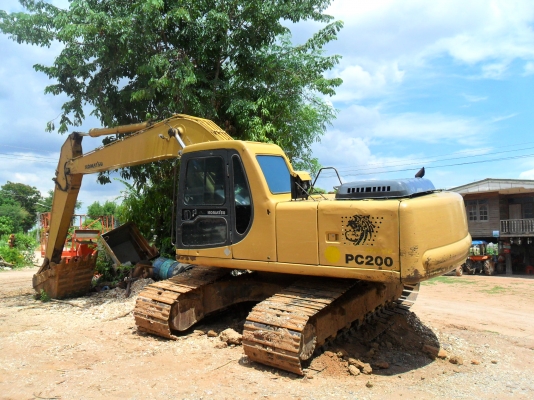 โคมัสสุ PC 200 รุ่น 6