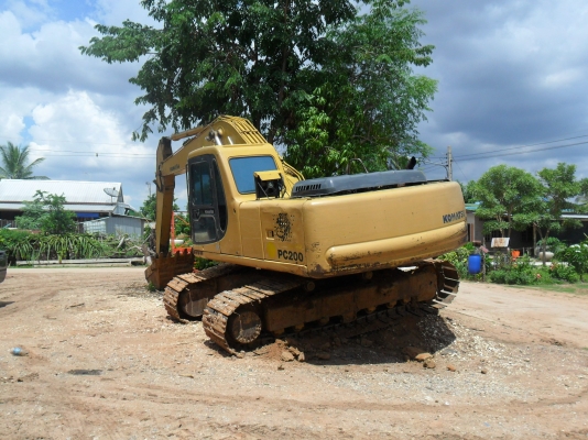 โคมัสสุ PC 200 รุ่น 6