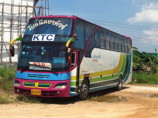 ขายด่วนรถบัส หกล้อ ยาว 12 m 48 ที่นั่ง พร้อมใช้ Tel.089-8312115