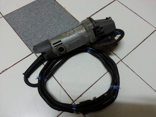 ขายหินเจีย(ลูกหมู)ขนาดใส่ใบ4นิ้วยี่ห้อMAKITAรุ่น9500ของแท้MADE IN JAPAN