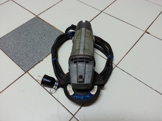 ขายหินเจีย(ลูกหมู)ขนาดใส่ใบ4นิ้วยี่ห้อMAKITAรุ่น9500ของแท้MADE IN JAPAN