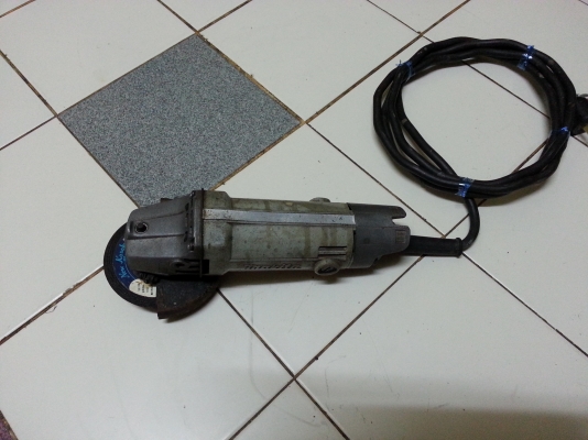 ขายหินเจีย(ลูกหมู)ขนาดใส่ใบ4นิ้วยี่ห้อMAKITAรุ่น9500ของแท้MADE IN JAPAN