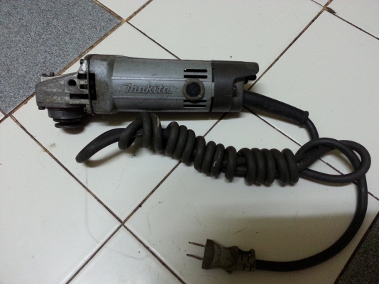 ขายหินเจีย(ลูกหมู)ขนาดใส่ใบ4นิ้วยี่ห้อMAKITAรุ่น9500ของแท้MADE IN JAPAN