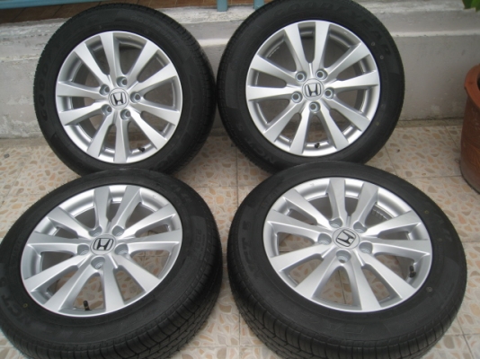 ขายล้อแม็ก Honda civic fb ป้ายแดง 16"x6.5" et45 5รู114.3 +ยางปี 3313 ตุ่มหน้ายางและสีมีทุกเส้นครับ  สนใจติดต่อเล็กคลองสาม (081-3747940)