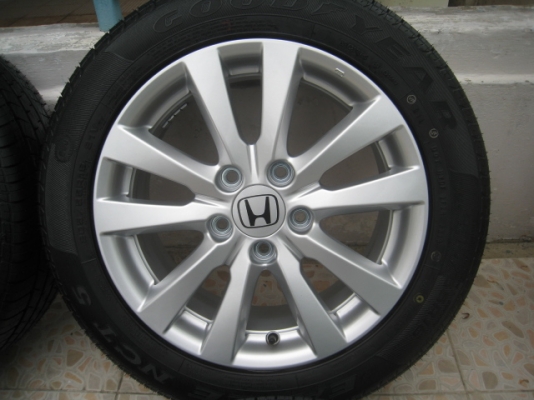 ขายล้อแม็ก Honda civic fb ป้ายแดง 16"x6.5" et45 5รู114.3 +ยางปี 3313 ตุ่มหน้ายางและสีมีทุกเส้นครับ  สนใจติดต่อเล็กคลองสาม (081-3747940)