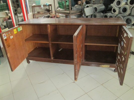 ลดราคาครับ โต๊ะวางทีวี  เป็นตู้ในตัว   ไม้สักรุ่นเก่า  ราคาแสนถูก