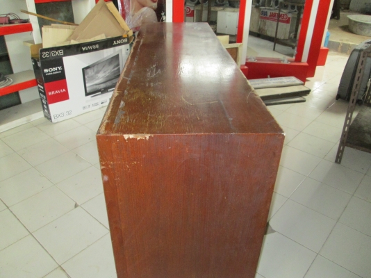 ลดราคาครับ โต๊ะวางทีวี  เป็นตู้ในตัว   ไม้สักรุ่นเก่า  ราคาแสนถูก