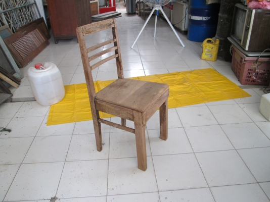 เชิญชมครับ  เก้าอี้ไม้สัก  รุ่นเก่า  ก่อนรุ่นครูบ้านนอก  แข็งแรง