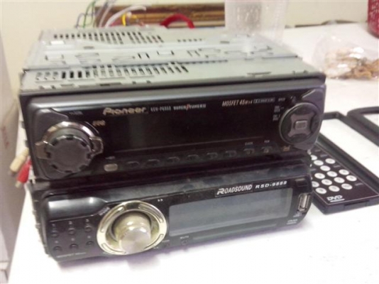 วิทยุติดรถ iรีโมทย์ สภาพพร้อมใช้ 2 ตัว 1,200 บาท ครับ MP3 USB DVD FM