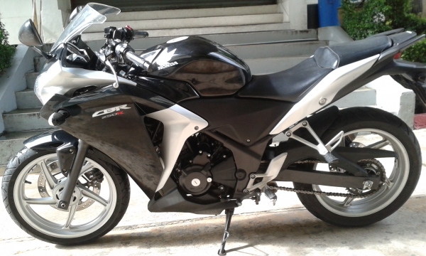 ** ขายรถ Honda CBR250i หัวฉีด ปี54 สวยๆ เครื่องดีมาก **