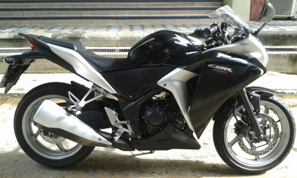 ** ขายรถ Honda CBR250i หัวฉีด ปี54 สวยๆ เครื่องดีมาก **