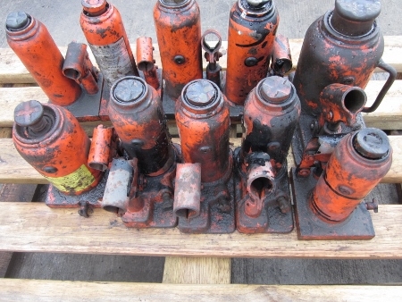 ขายเหมา- แม่แรง ขนาด 2-6 ตัน จำนวน 10 ตัว มือสองเก่าญี่ปุ่น เพียง 7,500 บาท เท่านั้นครับ ขายเหมา- แม่แรง ขนาด 2-6 ตัน จำนวน 10 ตัว มือสองเก่าญี่ปุ่น เพียง 7,500 บาท เท่านั้นครับ