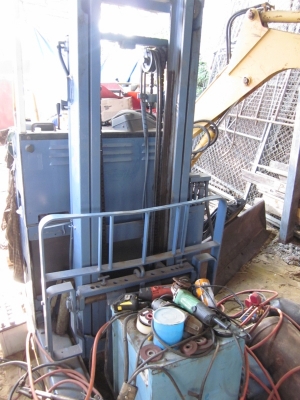 รถ FORKLIFT: แบตเตอรี่ไฟฟ้า TCM 1.5 ตัน เสาสูง 4 เมตร พร้อมตู้ชาร์ตแบตเตอรี่ รถ FORKLIFT: แบตเตอรี่ไฟฟ้า TCM 1.5 ตัน เสาสูง 4 เมตร พร้อมตู้ชาร์ตแบตเตอรี่