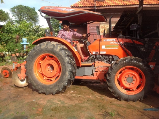 ขายรถไถ Kubota M 7040 สภาพ ดีเหมือนใหม่