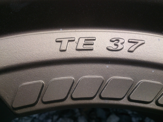 ขายแม็กTE37  6รู 139.7ขอบ17 พร้อมยางบริสโตร์265/65R17  สวยๆ จำนวน 1 ชุด