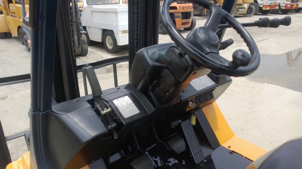 รถยกโตโยต้ารุ่น 7 น้ำหนักยก 3 ตัน เสาสูง 4 เมตร เครื่องดีเซล เกียร์ออโต้ แผงงาสไลด์