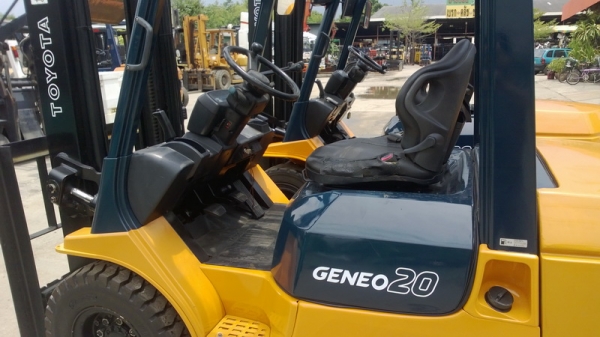 รถยกโตโยต้ารุ่น 7 น้ำหนักยก 2.5 ตัน เสาสูง 4 เมตร เครื่องดีเซล เกียร์ออโต้