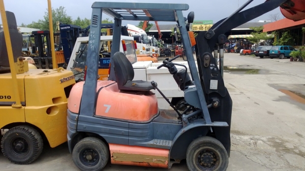 รถตักเล็ก โตโยต้ารุ่น 6 เครื่องเบนซิน เกียร์ธรรมดา รถตักเล็ก โตโยต้ารุ่น 6 เครื่องเบนซิน เกียร์ธรรมดา