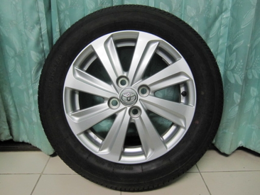 ขายล้อแม็ก TOYOTA NEW VIOS พร้อมยางป้ายแดงปี 13 ขอบ 15 สภาพใหม่มากๆ