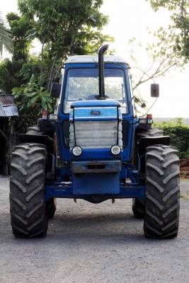 ขายรถแทรกเตอร์ FORD TW-25 2 เพลา รถเก่านอก ไม่มีเอกสาร สนใจ 086-7757900