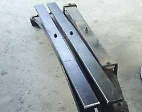 แหนบมาสด้าแฟมิเลีย ตัวล่างสุดของใหม่ 1 คู่ ซื้อมาเป็นชุแบ่งขาย