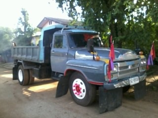 ขายด่วนรถหกล้อดั้มหัวยาว ISUZU เครื่อง 6BB1 แกนยาว เฟืองท้ายฟูโซ๋ คัสซีสวย ยางหน้าใหม่เอี่ยม ยางหลังเต็ม ภาษีเต็ม 57 ทะเบียนพร้อมโอน