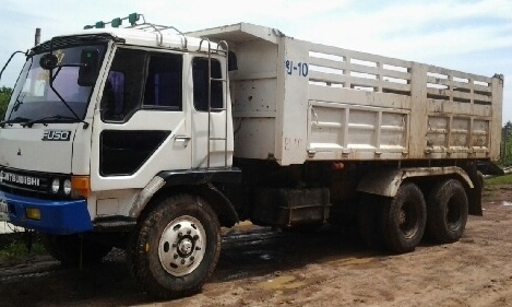 MITSUBISHI FUSO FN527 - 195 HP 6D16 MA สิบล้อดั๊มพ์ 2 เพลา รถสวยสภาพดีพร้อมใช้งาน กระบะดั๊มพ์เหล็ก 12 ตันของ KAC หัวเก๋งไฟตากลมเดิมๆสภาพสวยจัด ภายในเก๋งคอนโซลสวยครบ แอร์ พวงมาลัยเพาเวอร์ ระบบเบรคทริ๊ปฟี้ครบครัน ช่วงล่างคัชซีไม่มีบวม ยางสภาพดี 10 เส้นประมา