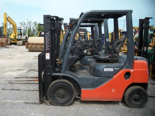 ใครที่ต้องการรถ โฟร์คลิฟท์ วันนี้ ขอเสนอ Toyota 8FD25
