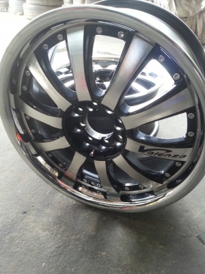 แม็กขอบ 17 4รู100/114 มี 1คู่ ราคา 3,300บาท