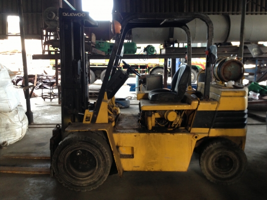 ขายรถรถฟอร์คลิฟต์ 3 ตันติดแก๊ซ LPG พร้อมใช้งาน ราคา 190000 บาท ต่อลองได้นิดหน่อยคับ ติดต่อพิมล 0818097225  เอ็ม 0852138270 คับ