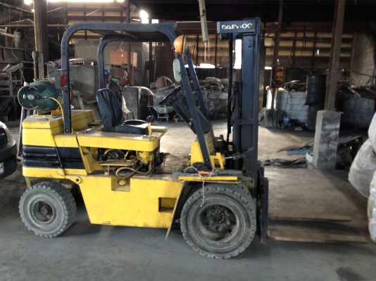 ขายรถรถฟอร์คลิฟต์ 3 ตันติดแก๊ซ LPG พร้อมใช้งาน ราคา 190000 บาท ต่อลองได้นิดหน่อยคับ ติดต่อพิมล 0818097225  เอ็ม 0852138270 คับ