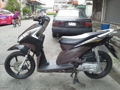 click I ปี 54 ล้อแม็กซ์ สีดำ สภาพ 90 เปอร์เซ็นต์ น้ำตาล รถสวยมาก เครื่องเดิมๆ มีเล่ม เอกสารครบ รวมโอนค่ะ