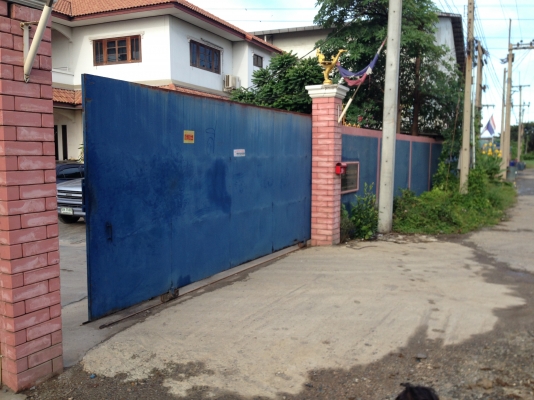 ขายโรงงานพร้อมบ้านเนื้อที่ 1 ไร่กับอีก 3 งาน อยู่ซอย วปอ11 อำเภอกระทุ่มแบน จังหวัดสมุทรสาคร ราคาทั้งหมด 18 ล้านบาท ต่อลองได้นิดหน่อย ติดต่อพิมล 0818097225 หรือเอ็ม 0852138270