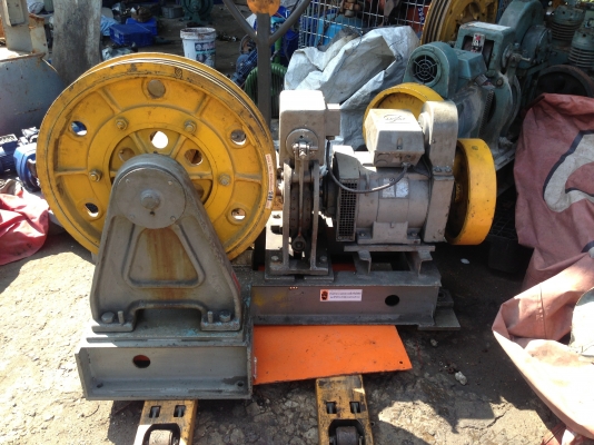 ขายชุดดึงลิฟท์ โดยสารสูง 6 ชั้น ยี่ห้อ OTIS made in germany ขนาดมอเตอร์ 7.5 HP. สภาพสวย พร้อมใช้งาน มี 2 ชุดครับ