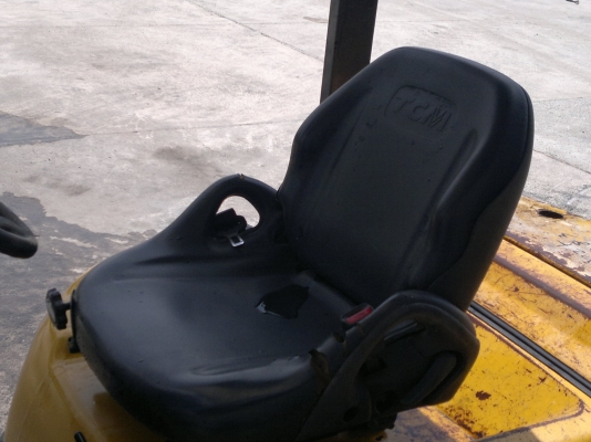 ขายรถฟอร์คลีฟท์ TCM FD25C-3 ดีเซลออโต้ เสาสามเมตร ติดไซด์ชิฟท์ 3655ชม.ปี2008 เครื่องดีมากๆ