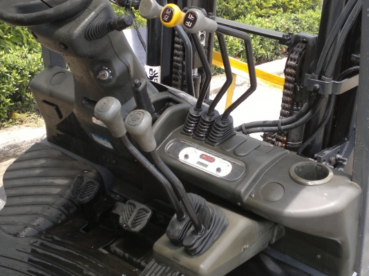 ขายรถฟอร์คลีฟท์ TCM FD25C-3 ดีเซลออโต้ เสาสามเมตร ติดไซด์ชิฟท์ 3655ชม.ปี2008 เครื่องดีมากๆ