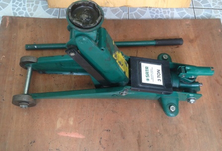 ขายแม่แรงไฮดรอลิค 3 ตัน SATA ขายแม่แรงไฮดรอลิค 3 ตัน SATA