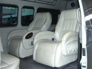 TOYOTA, COMMUTER 2.5 D4D ปี 2007 หลังคาสูง สีเทาดำ สีเดิมโรงงาน ประกอบนอก แต่ง VIP 6 ที่นั่ง ชุดเบาะ VIP VOLKSWAGEN เบาะไฟฟ้าปรับนอนได้ TV DVD สองจอ วิ่ง 110000 กม. แท้ ๆ กล้องมองหลัง สนใจมาดูรถก่อนได้ เอกสารพร้อมโอน TOYOTA, COMMUTER 2.5 D4D ปี 2007 หลังคาสูง สีเทาดำ สีเดิมโรงงาน ประกอบนอก แต่ง VIP 6 ที่นั่ง ชุดเบาะ VIP VOLKSWAGEN เบาะไฟฟ้าปรับนอนได้ TV DVD สองจอ วิ่ง 110000 กม. แท้ ๆ กล้องมองหลัง สนใจมาดูรถก่อนได้ เอกสารพร้อมโอน