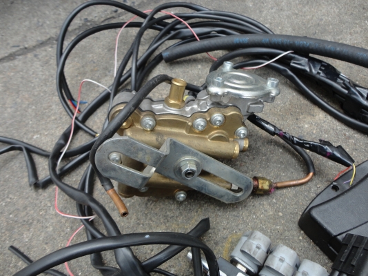 ขายชุดแก๊สหัวฉีด6 สูบหม้อต้มหลังทอง (เหมาะเครื่องเจ และเทอโบ)