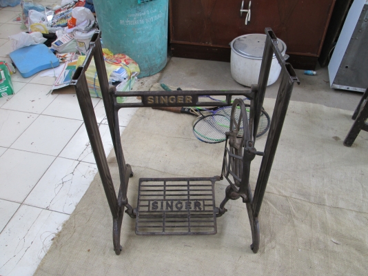 ขาจักรครับ   ชิงเกอร์800บาทครับ   อีกอัน700บาทครับ