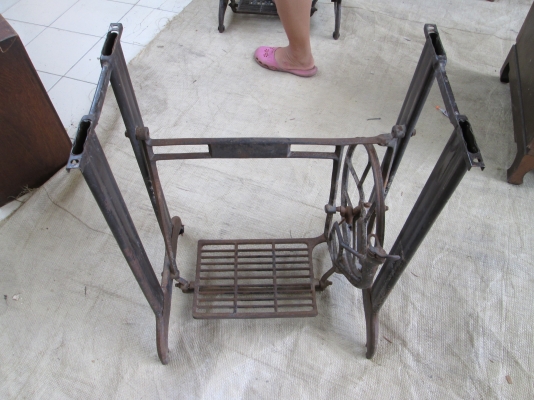 ขาจักรครับ   ชิงเกอร์800บาทครับ   อีกอัน700บาทครับ