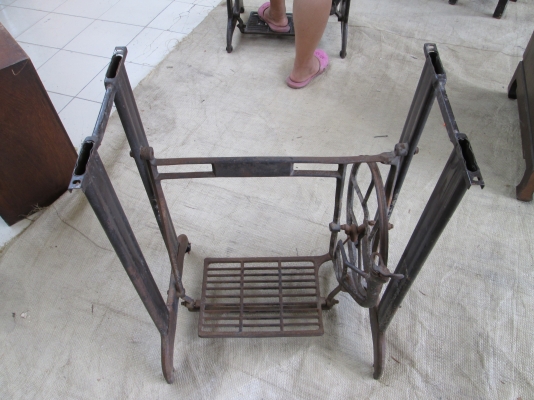 ขาจักรครับ   ชิงเกอร์800บาทครับ   อีกอัน700บาทครับ