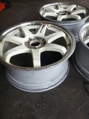 แม็กขอบ 17 4รู100/114 มี 3วง ราคา 3,900บาท