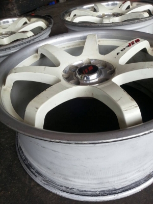 แม็กขอบ 17 4รู100/114 มี 3วง ราคา 3,900บาท