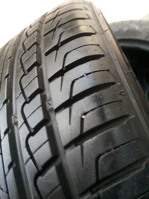 ขายยาง195/55/15 ปี 1410 ROADSTONE   1  ชุด
